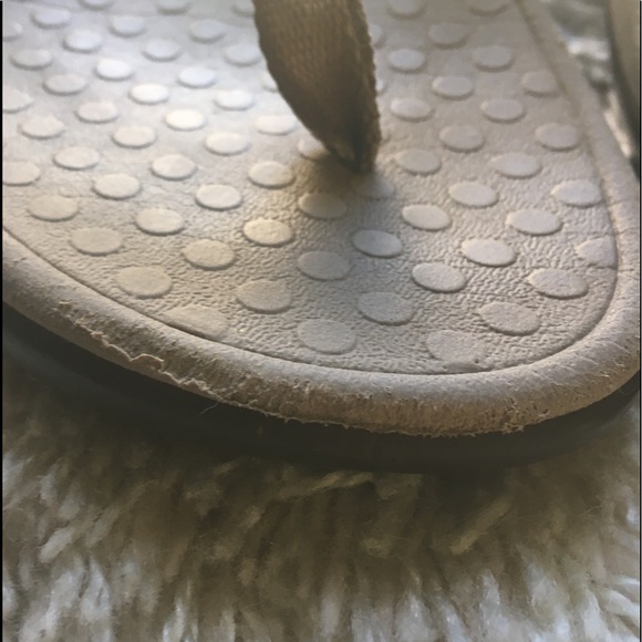 Size 8 Vionic flip flops - Picture 4 of 8